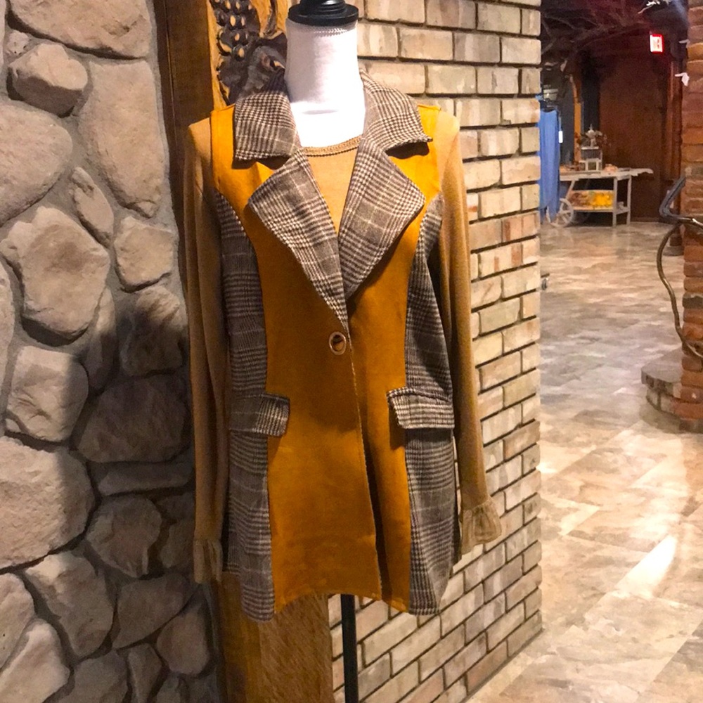 NWT Adore Carmel & Plaid Open Drape Vest